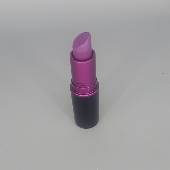 Mac Matte Heroine Lipstick - Picture 1 of 8